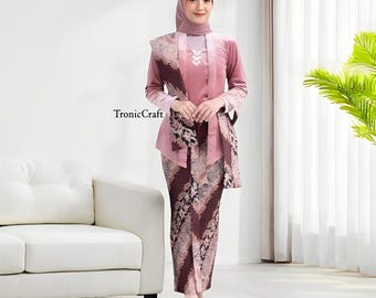 May include: A mauve-colored ensemble featuring a long-sleeved top, a skirt with a patterned design, and a matching shawl. The outfit includes a head covering and is adorned with a decorative element at the neckline. The text "TronicCraft" is visible on the image.