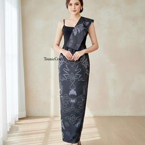 Indonesisk batikkjol med sjal Sriwijaya-motiv Svartgrå pennkjol