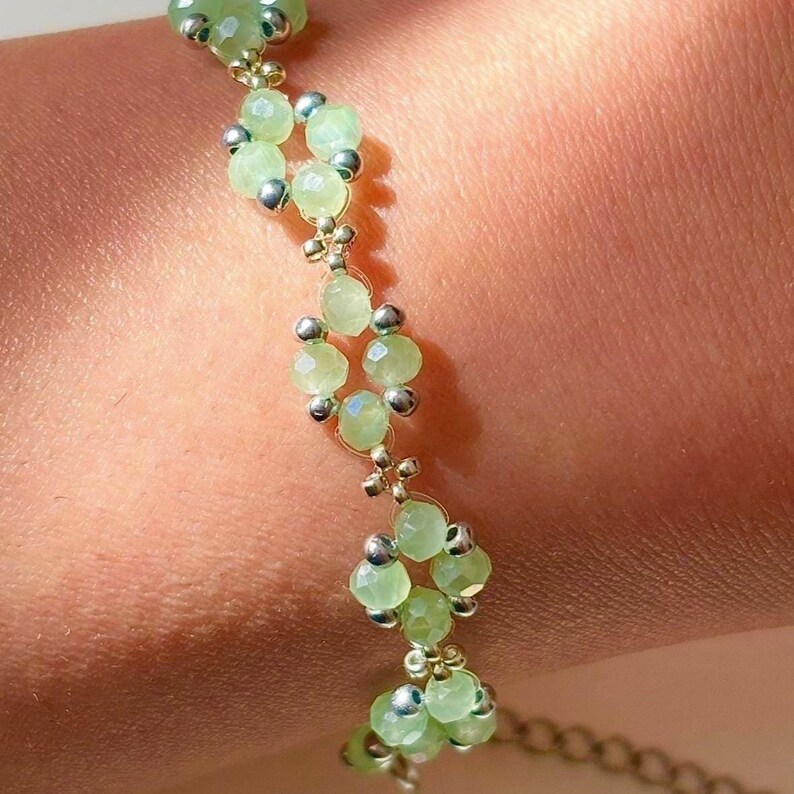 Sage green, dainty, elegant, floral, handmade jewellery bracelet, gift for her, anniversary gift, frienship braceler, floral beaded handmade jewellery, pretty bracelet, pastel jewellery bracelet, gifts for her, bestseller