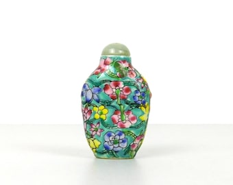 Vtg Chinese Hand Painted Ceramic Snuff Bottle w/ Spoon