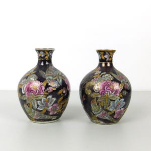 Vintage Pair of 5&quot; Ceramic Hand Painted Chinese Bud Vases