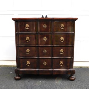 Kincaid Furniture Artisan&#39;s Shoppe Mahogany Rococo Chest of Drawers