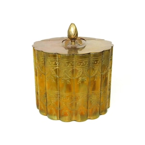 Andrea by Sadek Scalloped Edge Brass Trinket Box w/ Lid - Made in India