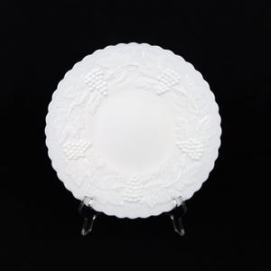 Set of 8 Vintage Imperial Glass Grape Pattern Milk Glass Dinner Plates