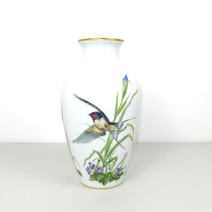 フランクリン ポーセリン The Meadowland Bird Vase Franklin Porcelain The Meadowland Bird Vase by Basil Ede
