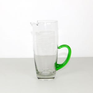Vtg Clear Glass 32 fl oz Martini/Cocktail Pitcher w/ Green Glass Handle