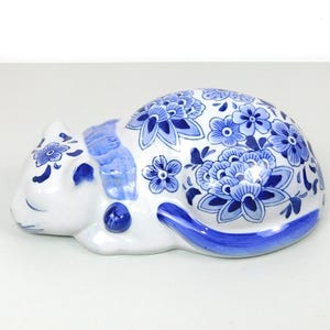 Nantucket Porcelain Blue and White Sleeping Cat Figure/Figurine