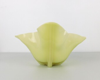 Vintage Steuben Glass Works Ivory Art Glass "Grotesque" Ruffled Bowl/Vase