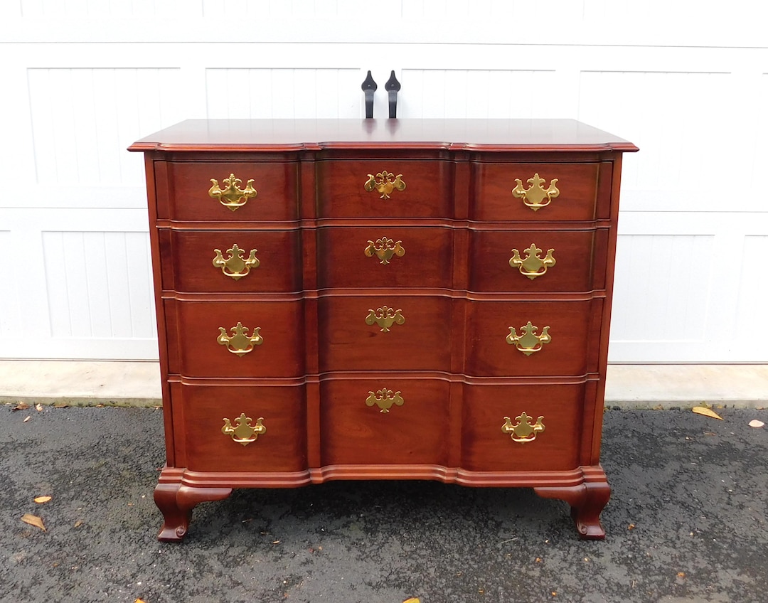 Kindel Furniture Georgian Style Block Front Mahogany Chest of Drawers ...