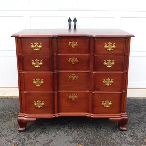 Kindel Furniture Georgian Style Block Front Mahogany Chest of Drawers