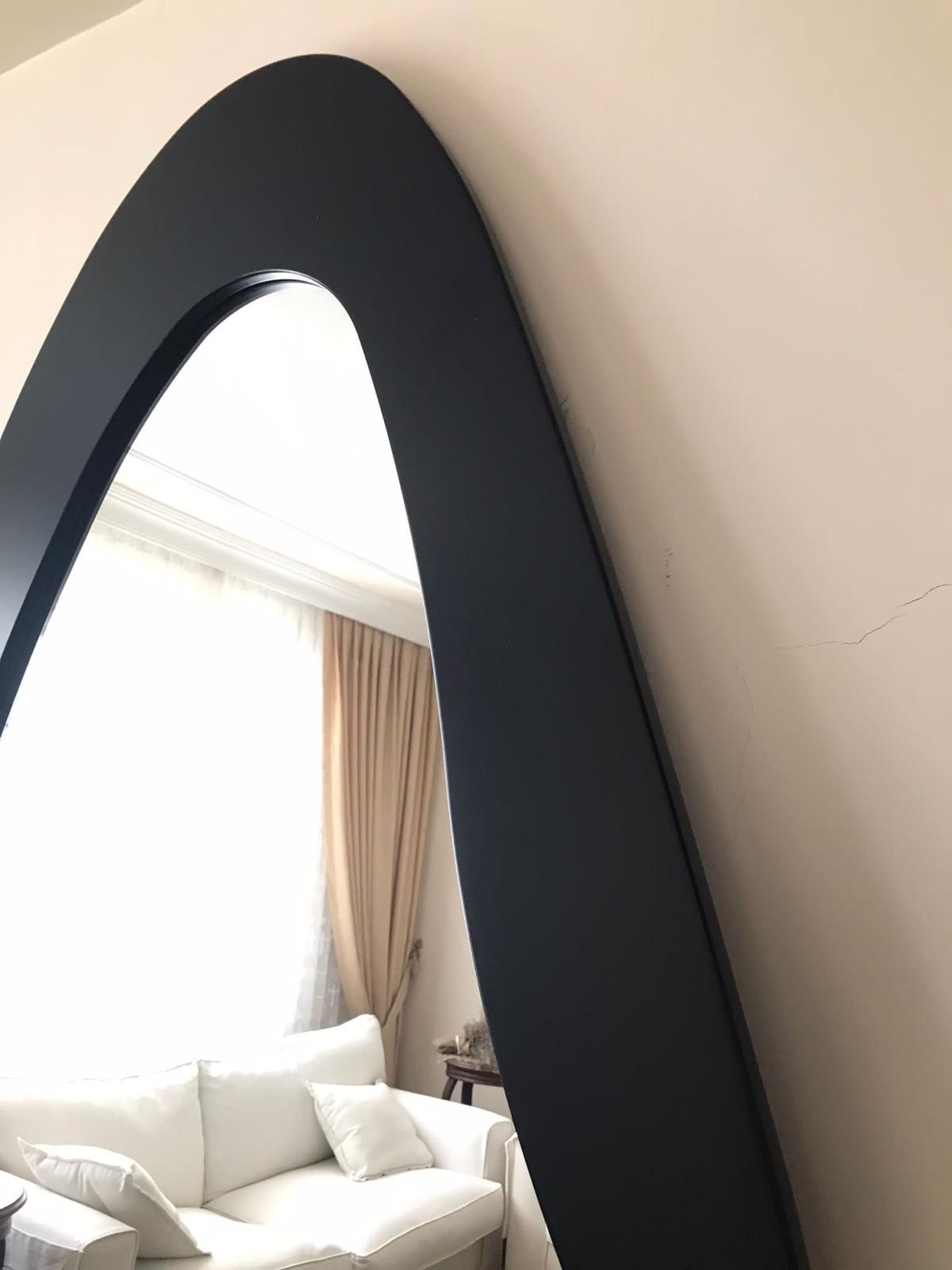 Specchio ondulato lungo da pavimento - Grande specchio asimmetrico a figura intera - Camera da letto Specchio per tutto il corpo - Specchio appeso a parete - Italia