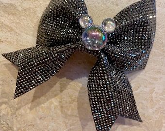 Piccolo fiocco per capelli scintillante ispirato a Topolino. Leggero.