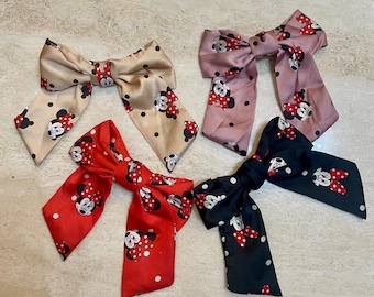 Pinza para el pelo de satén de Mickey Mouse, tamaño mediano