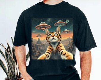 Funny Cat Selfie T-Shirt: Alien UFO Design, Cat Lover Gift