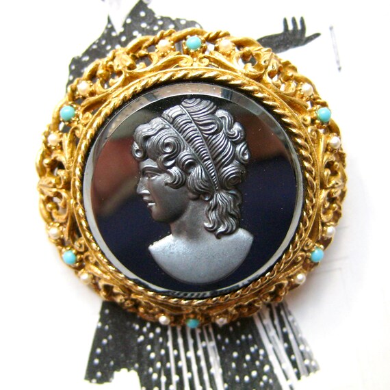 Vintage Necklace Convertible Central Section Detach as a Brooch Hematite Hand-Knotted Necklace Cameo Brooch Clasp