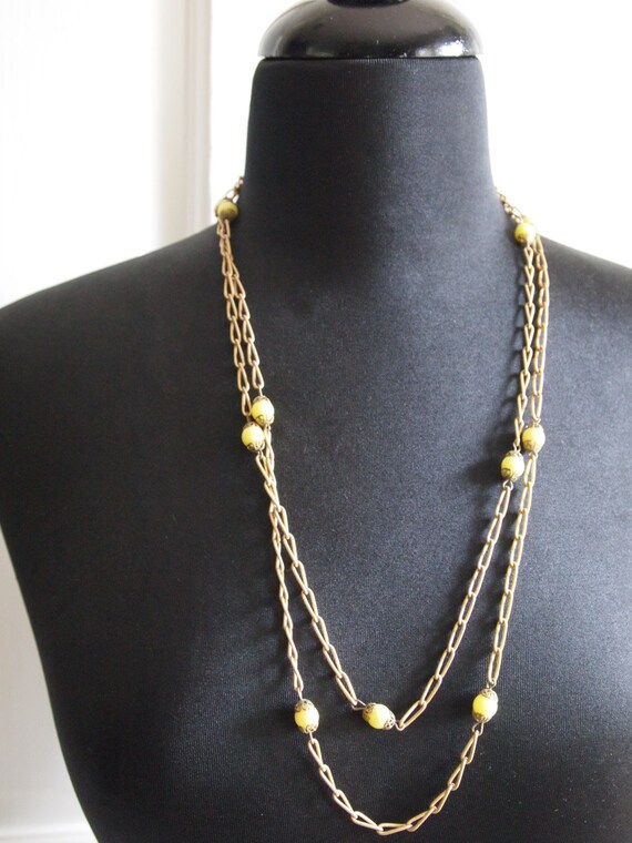 Vintage 1960s Mod yellow glass long necklace pris… - image 5