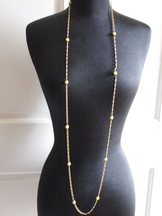 Vintage 1960s Mod yellow glass long necklace pris… - image 4