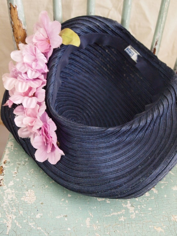 1940-50s Easter Hat New York Creations Navy Blue Straw Pink Satin Twist Trim Vintage 40 main image 2