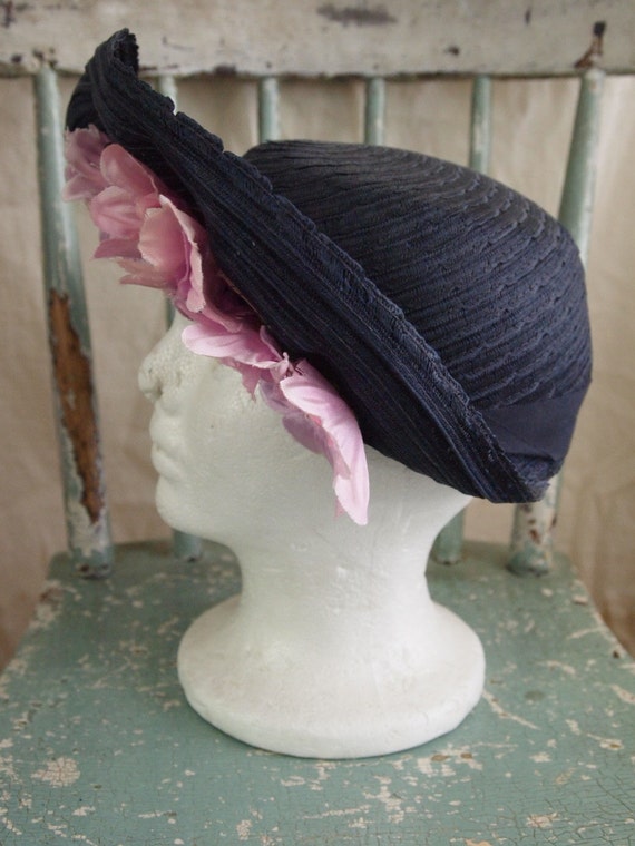 1940-50s Easter Hat New York Creations Navy Blue Straw Pink Satin Twist Trim Vintage 40 main image 3