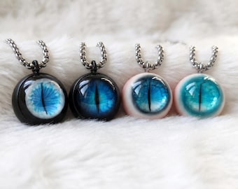 Gothic Dragon Eye Necklace, Unique Resin Eyeball Pendant, Dark Fantasy Jewelry for Cosplay