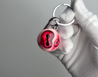 Bloody Split Pupil Eye Schlüsselanhänger, The Substance Eyeball, Gothic Schlüsselanhänger, schicke Geschenke für Goths, einzigartiges Weihnachtsgeschenk