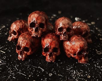 Realistic Gothic Skull, Hand-Painted 3D Printed Resin Horror Prop  - Perfect for Halloween Decor, Dollhouse and Fish Tank Decor