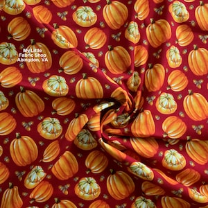 Cotton Fabric: Turkey Talk Tossed Pumpkins and Acorns 737-83 by Henry Glass