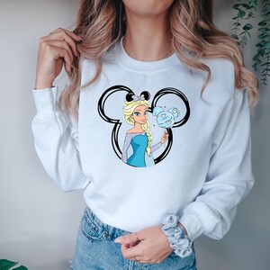 Disney Elsa Shirt, Frozen Princess Tee Watercolor Castle Shirt Retro Elsa Disney Trip Shirt Disneyland Family Vacation Tee Dİsney Sweatshirt bild 4