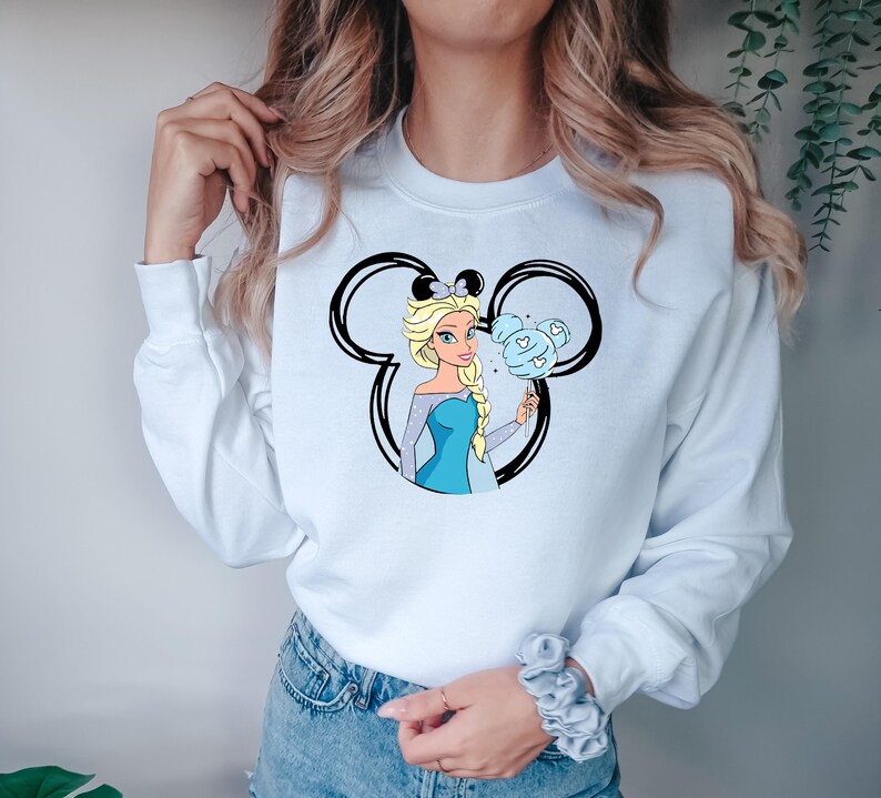 Disney Elsa Shirt, Frozen Princess Tee Watercolor Castle Shirt Retro Elsa Disney Trip Shirt Disneyland Family Vacation Tee Dİsney Sweatshirt bild 4