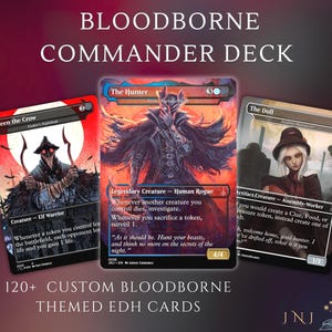 Puede incluir: Un conjunto de más de 120 cartas EDH personalizadas con temática de Bloodborne, que muestra tres cartas de juego tituladas Eileen the Crow, The Hunter y The Doll. Las cartas presentan ilustraciones detalladas con estética gótica.