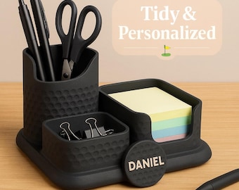 Organizador de escritorio de golf personalizado Fairway Tidy™: portabolígrafos con placa de identificación personalizada, bandeja para notas adhesivas y clips. Regalo para él o amante del golf.