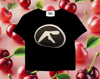 Aphex Twin Baby Tee - 2000-tals estetik, grungekläder vintage-tröja, babydoll-tröja, Y2K-babytröja, grungeskjorta, kort topp babytröja, gotisk t-shirt