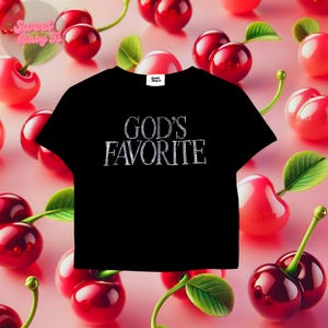 神のお気に入りのベビーTシャツ - かわいいベビーTシャツ、女子学生クラブの美的ベビーTシャツ、90年代ベビーTシャツ、コケットガールサマー90年代Tシャツ、クロップトップY2k