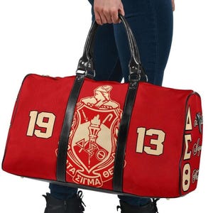 Bolsa de viaje Delta Sigma Theta, roja. Bolsa de viaje de la hermandad Delta Sigma Theta desde 1913. Bolsa de la hermandad.