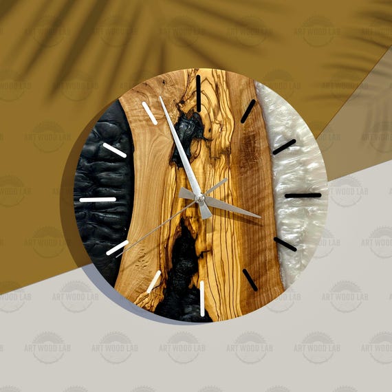 Reloj de pared de madera de olivo personalizado con resina epoxi