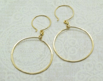 Boucles d'oreilles Halo Gold Large Circle, créoles en or martelé, créoles avant, créoles modernes, créoles en or, créoles