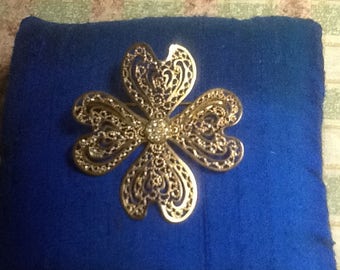 Vintage golden filigree dogwood brooch