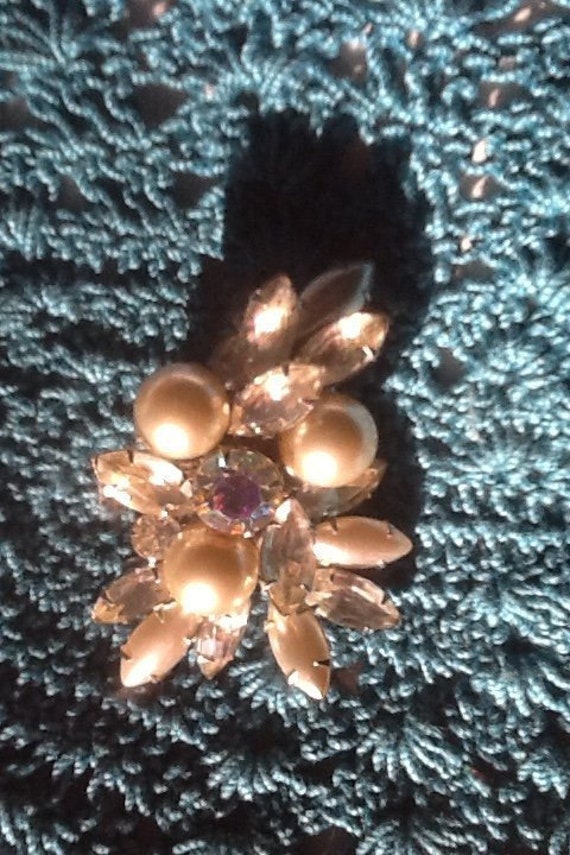 SIGNED JUDY LEE pearl rhinestone brooch