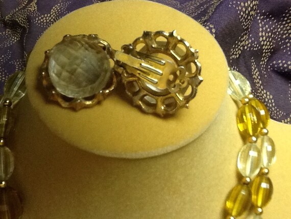 Amber and yellow lucite necklace and earrings - image 5