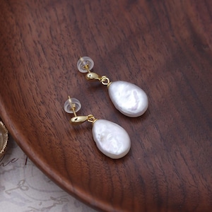 Light luxury baroque water drop natural freshwater pearl earrings S925 whole body sterling silver gold-plated earrings spot wholesale