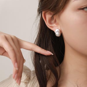Simple Baroque Pearl Stud Earrings Grey Small Fishtail Special-shaped Earrings 925 Silver Needle Factory Wholesale