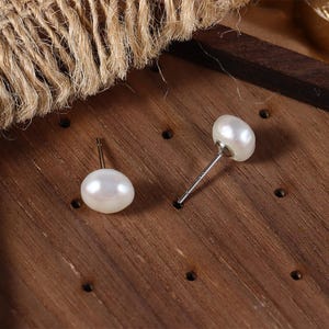 Baroque irregular shaped natural pearl stud earrings broken silver 6-7mm earrings S925 sterling silver needle wholesale