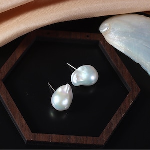Vintage trendy baroque fishtail natural freshwater pearl stud earrings irregular s925 sterling silver needle earrings wholesale