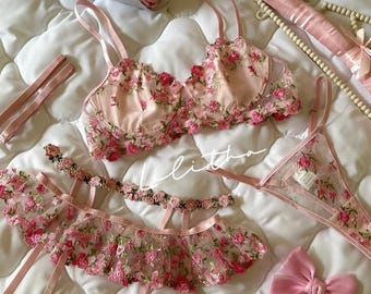 Pink Garden Lingerie Set – 5 Pieces of Floral Fantasy!
