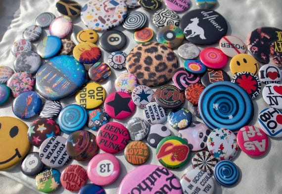 Mystery Button Pin Pack – 5 Retro Y2K Pins