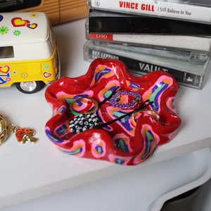 Plato para baratijas hecho a mano con ondas de colores, pequeño soporte para joyas, bandeja para todo tipo de objetos, decoración colorida, regalo para ella
