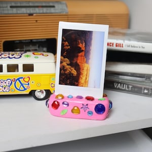 Polaroid-fotohouder met roze edelsteen | Instax/polaroid-fotostandaard | Handgemaakte bureaudecoratie