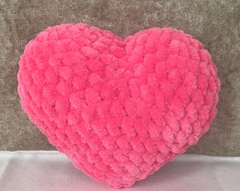 Crochet Heart Amigurumi: Chunky Yarn Plushie, Valentine's Gift