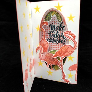 biglietto pop-up con fenicottero, biglietto di compleanno pop-up artigianale con fenicotteri rosa, biglietto anniversario ooak, biglietto 3d in corallo e colori gialli