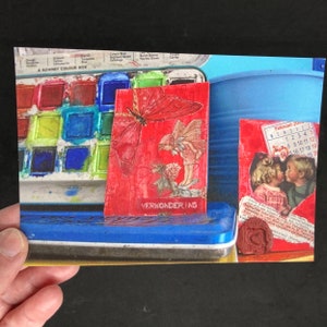 cartão postal com caixa de tinta e cartões ATC sobre amor, cartões postais de dia dos namorados, cartão de amor com fadas e crianças, cartão de chá de bebê para novo bebê
